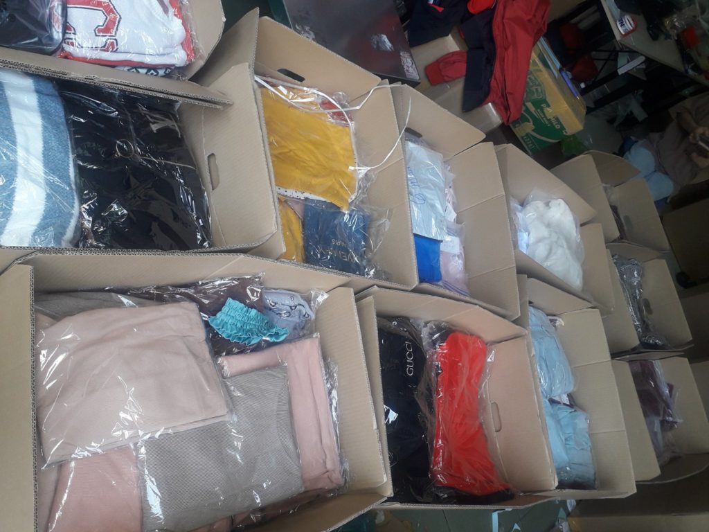 Gửi quần áo bằng đường biển sang Cảng Manila nhanh nhất! Gửi quần áo bằng đường biển sang Cảng Manila nhanh nhất!