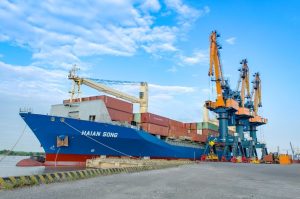 Xu hướng tàu container cỡ lớn và tác động đến cảng biển Việt Nam trong vận tải biển quốc tế
