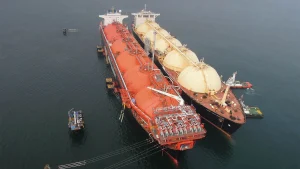 Ship-to-Ship Transfer (STS): Chuyển Tải Hàng Hóa Giữa Các Tàu Trên Biển