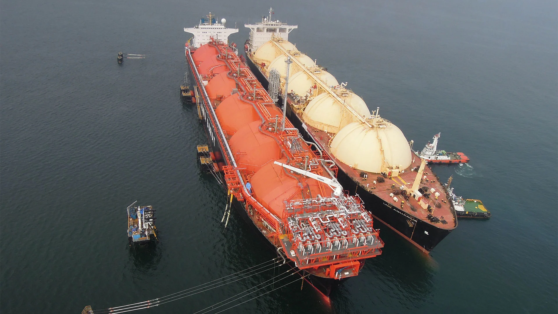 Ship-to-Ship Transfer (STS): Chuyển Tải Hàng Hóa Giữa Các Tàu Trên Biển