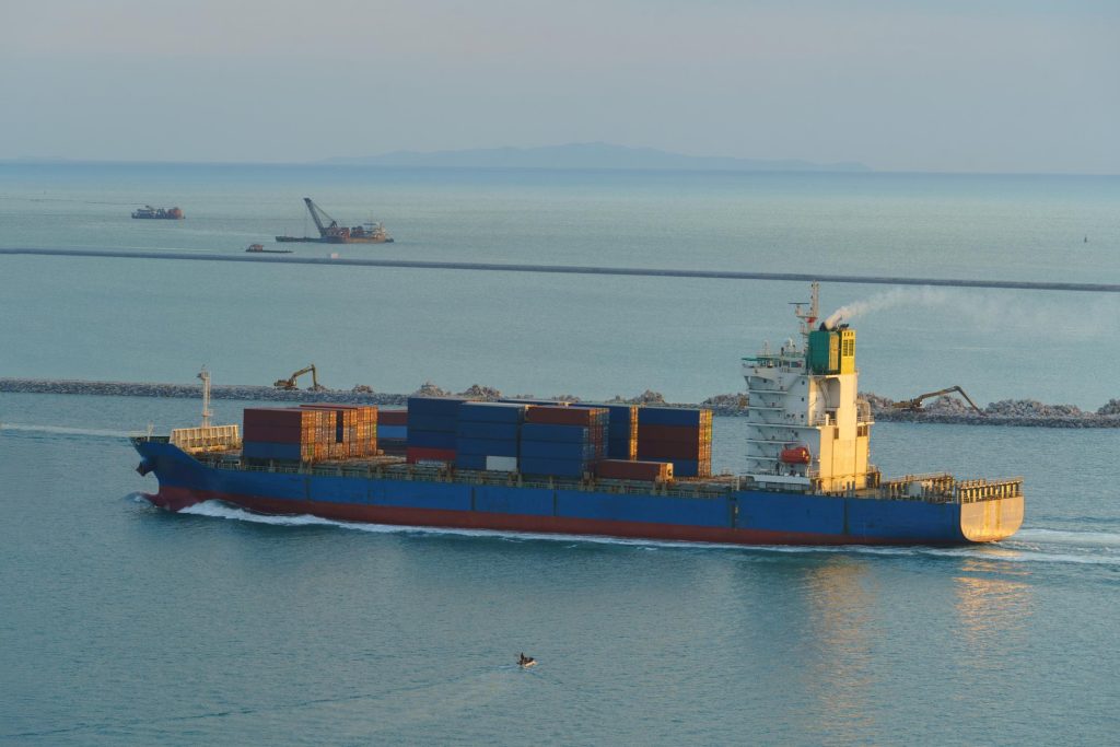 Xuất Khẩu Chính Ngạch Đường Biển - Nền Tảng Phát Triển Bền Vững Cho Doanh Nghiệp Việt