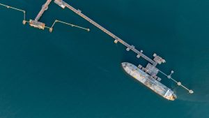 Ship-to-Ship Transfer (STS): Chuyển Tải Hàng Hóa Giữa Các Tàu Trên Biển