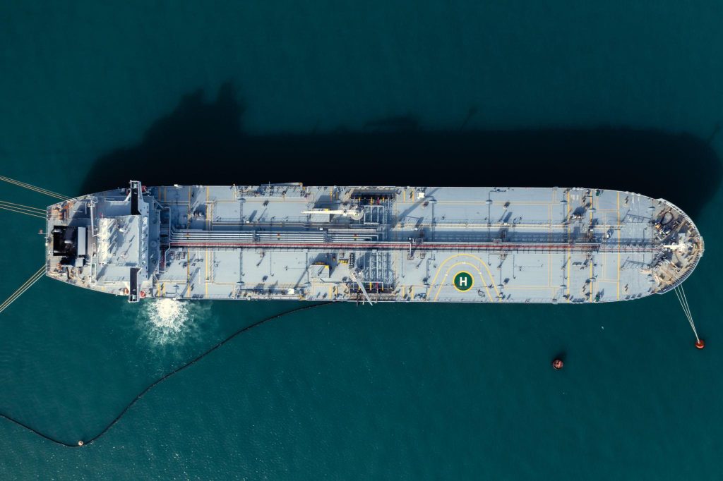 Mỹ Triển Khai Chương Trình Tái Bảo Hiểm 20 Tỷ USD Nhằm Khôi Phục Vận Tải Qua Eo Biển Hormuz