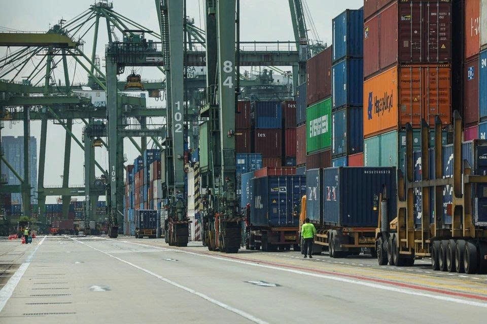 Mỹ siết nhập khẩu - Doanh nghiệp Việt Nam cần làm gì?